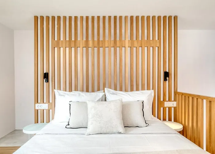 מלון Panormos Bay Suites 5*