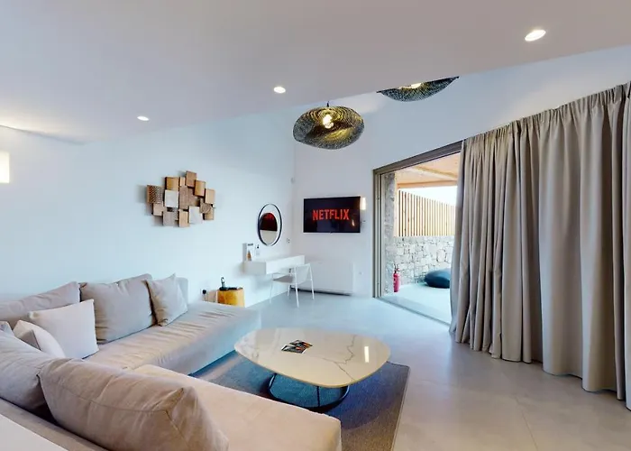 Hotell Panormos Bay Suites